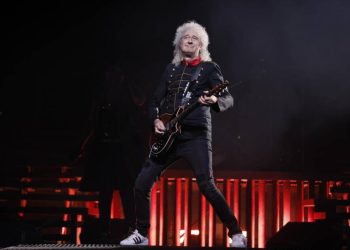 Brian May llega a lo 75 años celebrando con los éxitos de Queen