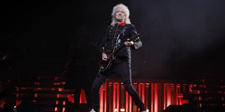 Brian May llega a lo 75 años celebrando con los éxitos de Queen