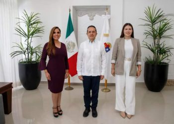Presenta Mara a Anahí González ante Carlos Joaquín como la representante del equipo de transición