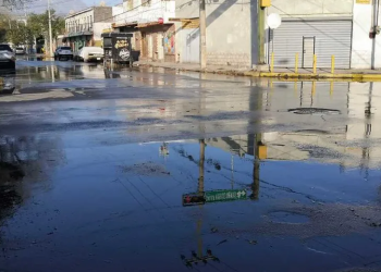 A pesar de la crisis se registra una fuga de agua potable en Monterrey