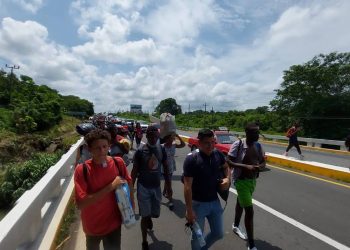 Suben a 615 mdd las ganancias de traficantes migrantes al año