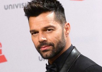 Ricky Martin enfrenta una denuncia por violencia doméstica.