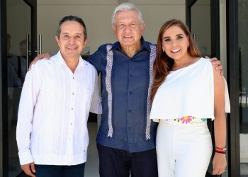 AMLO visita Quintana Roo, recorre obras y se reúne con Carlos Joaquín y Mara Lezama