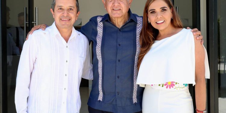 AMLO visita Quintana Roo, recorre obras y se reúne con Carlos Joaquín y Mara Lezama