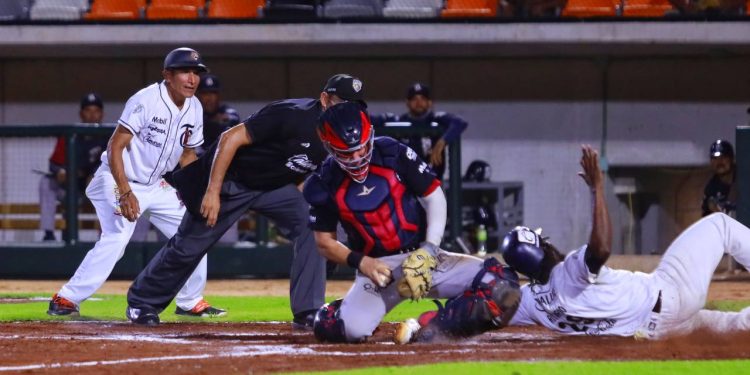 Emocionante primer juego de la serie decidido en entradas extras