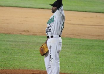 Cubano Yera hace historia con Olmecas, lanza juego perfecto