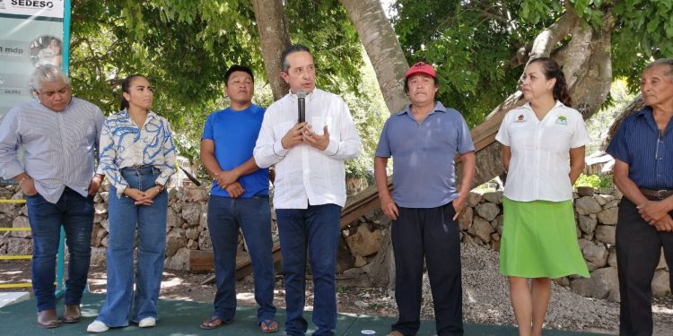 El gobernador Carlos Joaquín constata programas sociales y obra pública que elimina rezagos