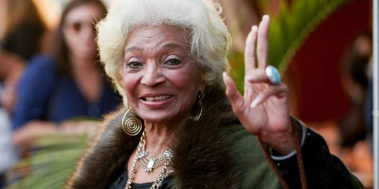 Fallece Nichelle Nichols, interprete del personaje Ntoya Uhura de Star Trek