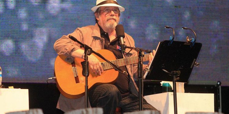 El cantautor Silvio Rodríguez llamó «revolucionar la revolución en Cuba
