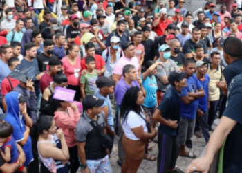 Caravana migrante parte desde Tapachula para solicitar visas al INM