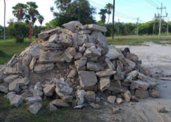 Demuelen la «Casa del Alux» ubicada bajo del puente que conecta al aeropuerto de Cancún