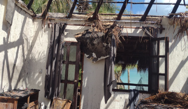 Hotel Amaite en Holbox es afectado tras un incendio que consumió todo