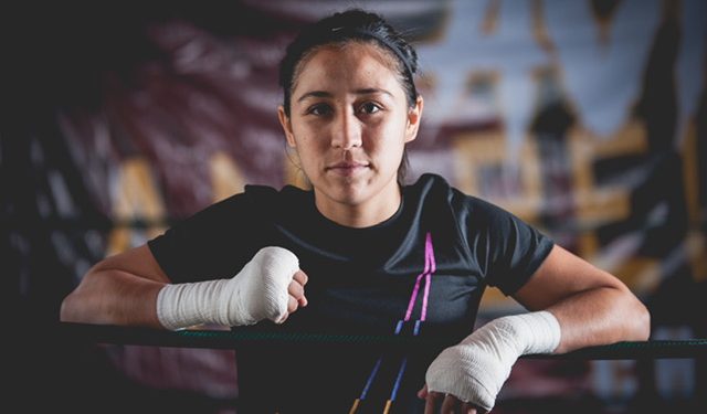 La Boxeadora Yesenia Gómez Vázquez se prepara para defender su reinado contra Kim Clavel