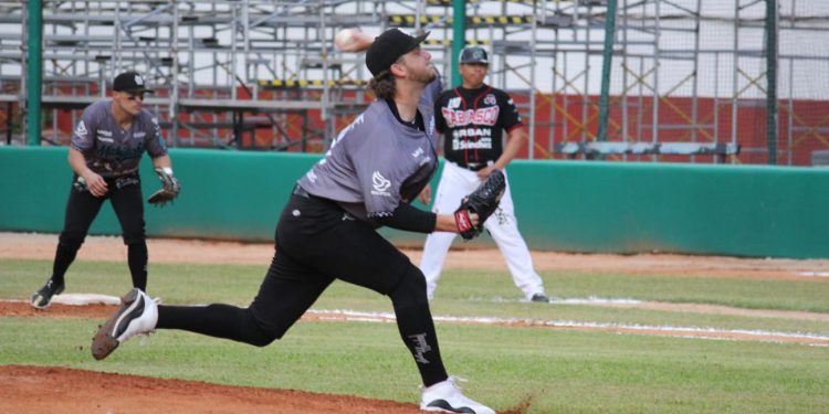 Luce Matt Tenuta y Mariachis empareja la serie