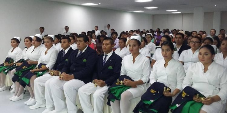 UQROO acredita carrera de enfermería