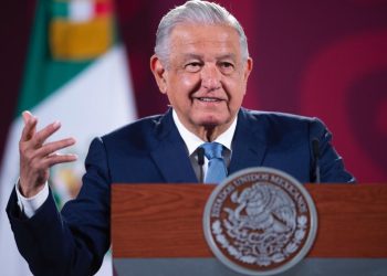 Presidente de la República firma iniciativa para eliminar horario de verano