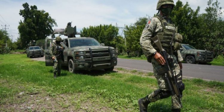 Ejército Mexicano detiene a 4 integrantes de la delincuencia organizada y repele agresión con armas de fuego en Sonora