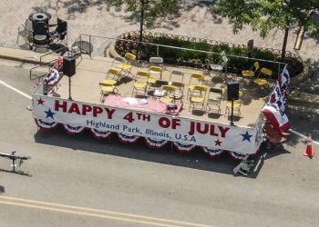 Podrían condenar a joven de 21 años a cadena perpetua por el crimen en Highland Park, Illinois