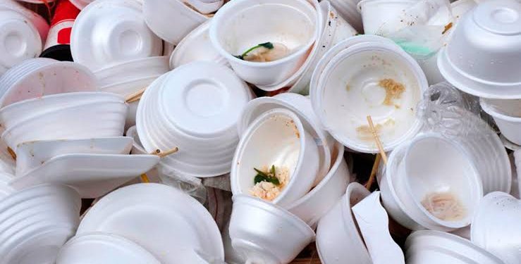 CANIRAC y BEPENSA exigen aplazar multas hasta que no modifiquen la Ley de Plásticos