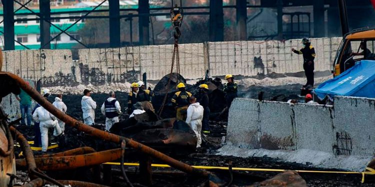 Hallan restos óseos en el incendio industrial en Cuba