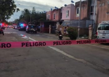 Ejecutan a dos personas y dejan a otra herida gravemente en Playa del Carmen