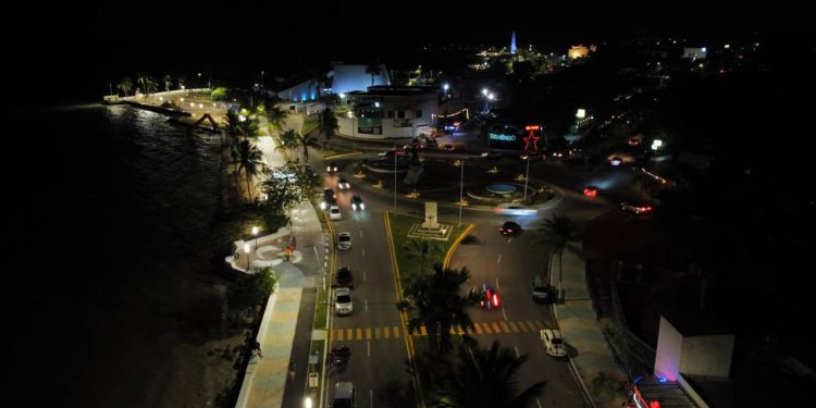 El mejoramiento y modernización del boulevard de Chetumal contribuirá al crecimiento económico del sur: Carlos Joaquín