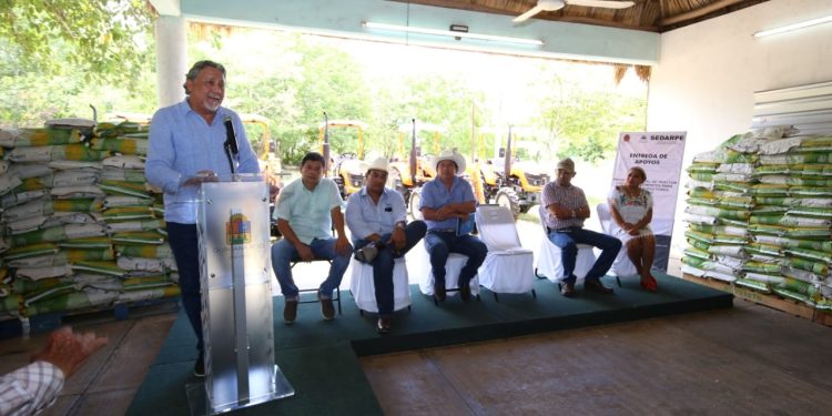 El gobierno de Quintana Roo impulsa la educación superior, la producción agrícola y la dignificación de comunidades