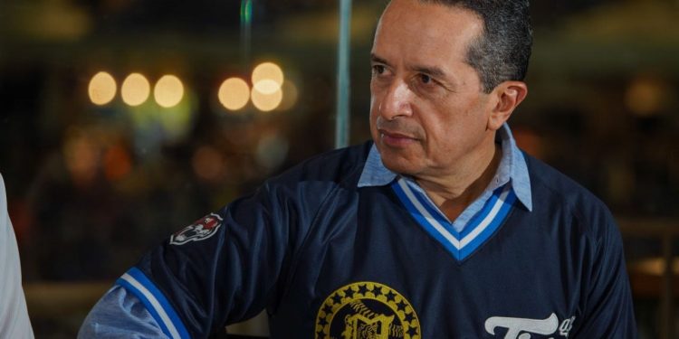 El gobernador Carlos Joaquín transmitió Caminando Juntos desde el nuevo estadio de beisbol “Beto Ávila”