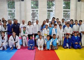 Carlos Joaquín entregó la primera etapa del Parque de la Equidad en Cancún