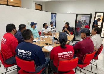 Sostienen la COEPROC y Ayuntamiento de Isla Mujeres reunión de trabajo en materia de Gestión Integral de Riesgos