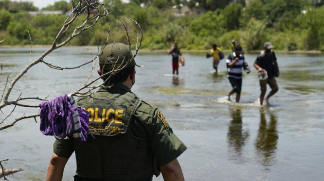 Corte Suprema de EU pone fin al programa fronterizo ‘Permanecer en México’