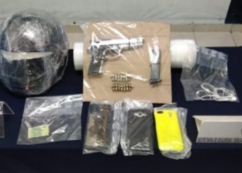 Aseguran a presunto asaltante armado tras derrapar en Playa del Carmen