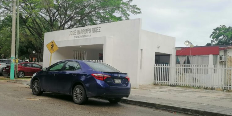 Secundaria de Chetumal protesta ante la falta de atención de la SEP y el Ifeqroo