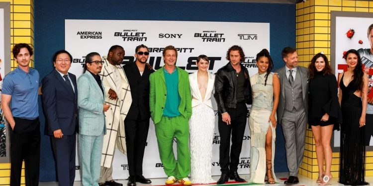 Bad Bunny y Brad Pitt estuvieron juntos en la premiere de la película  «Bullet Train» 