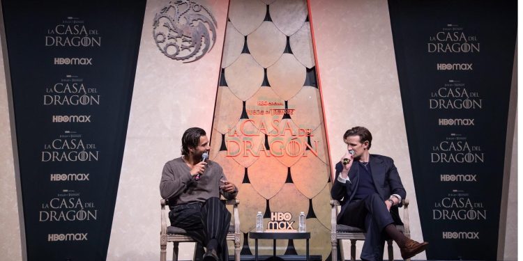 Los actores británicos Matt Smith y Fabien Frankel, promocionan la serie «La casa del dragón» en la Ciudad de México 