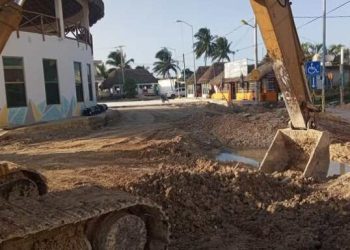 Ciudadanos de Chiquilá exigen soluciones ante los atrasos de la modernización de la glorieta del puerto