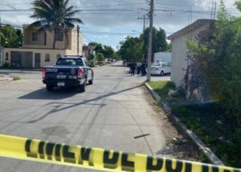 Taxista muere tras sufrir aparente paro cardíaco fulminante mientras conducía en Cancún
