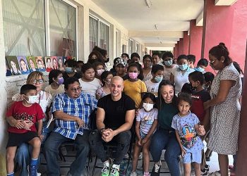 Sostiene charlas didácticas el pintor cubano Yancarlos Perugorría