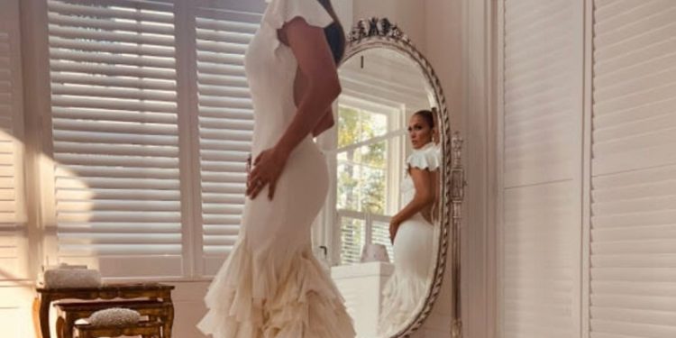 JLo utilizó tres vestidos en su lujosa boda con Ben Affleck