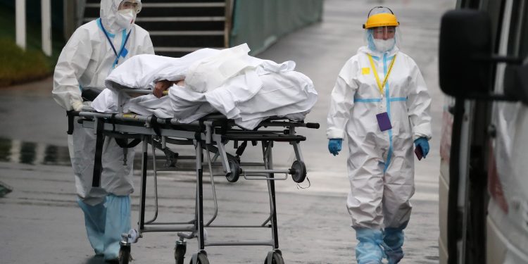 Continúan aumentando los contagios por Covid en Rusia