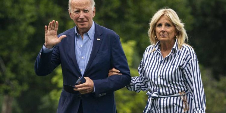 La primera dama de EU Jill Biden vuelve a dar positivo a  covid-19 y retoma aislamiento