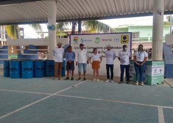 Se entregan tambos y contenedores para los residuos de la isla de Holbox