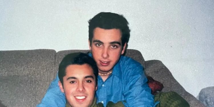 Alberto Córdoba y Aaron Russek abandonan el miedo y publican fotos de su amor que inicio hace 22 años