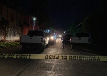 Comando armado secuestra a dos personas en un restaurante de Cancún