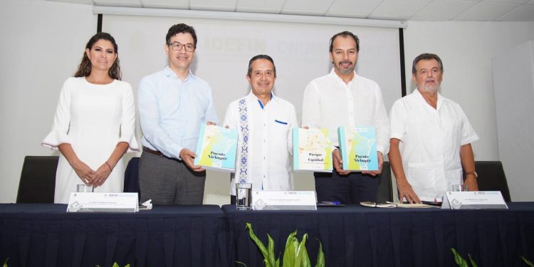 Carlos Joaquín recibió los planes maestros del Parque de la Equidad y el Puente Nichupté