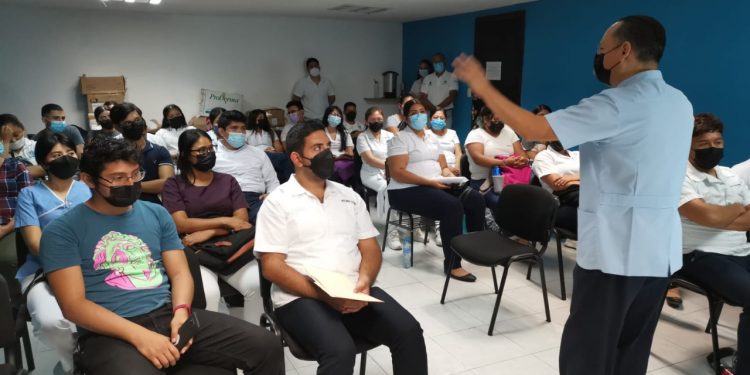 Un total de 217 pasantes de carreras afines a la salud iniciaron su servicio social en unidades médicas de la SESA