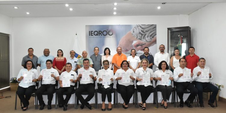 Toman protesta integrantes del comité de igualdad laboral y no discriminación del IEQROO