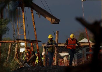 Rescate de mineros atrapados en Coahuila tardaría entre 6 y 11 meses, familiares rechazan la propuesta del Gobierno