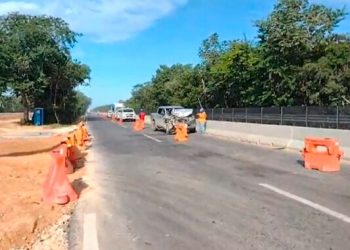 Una aparatosa colisión entre una camioneta y un transporte de personal del Tren Maya deja dos lesionados