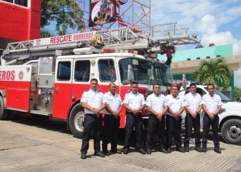 Felicita Ana Paty a los bomberos en su día